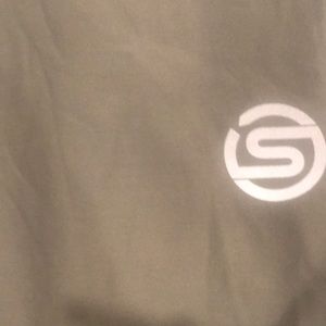 SKIMS LEGGINS SKIMS PERFORMANCE
HIGH-WAISTED STIRRUP